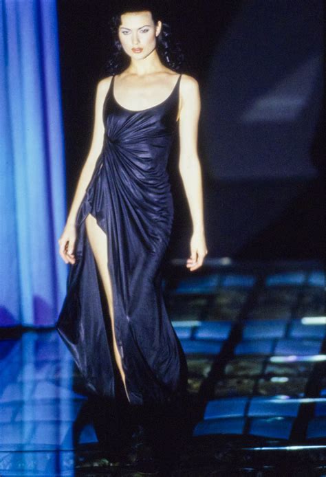 shalom harlow versace 1995|shalom harlow face off runway.